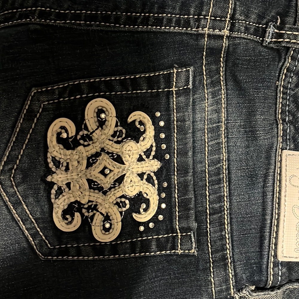 Like new only worn twice Ariya